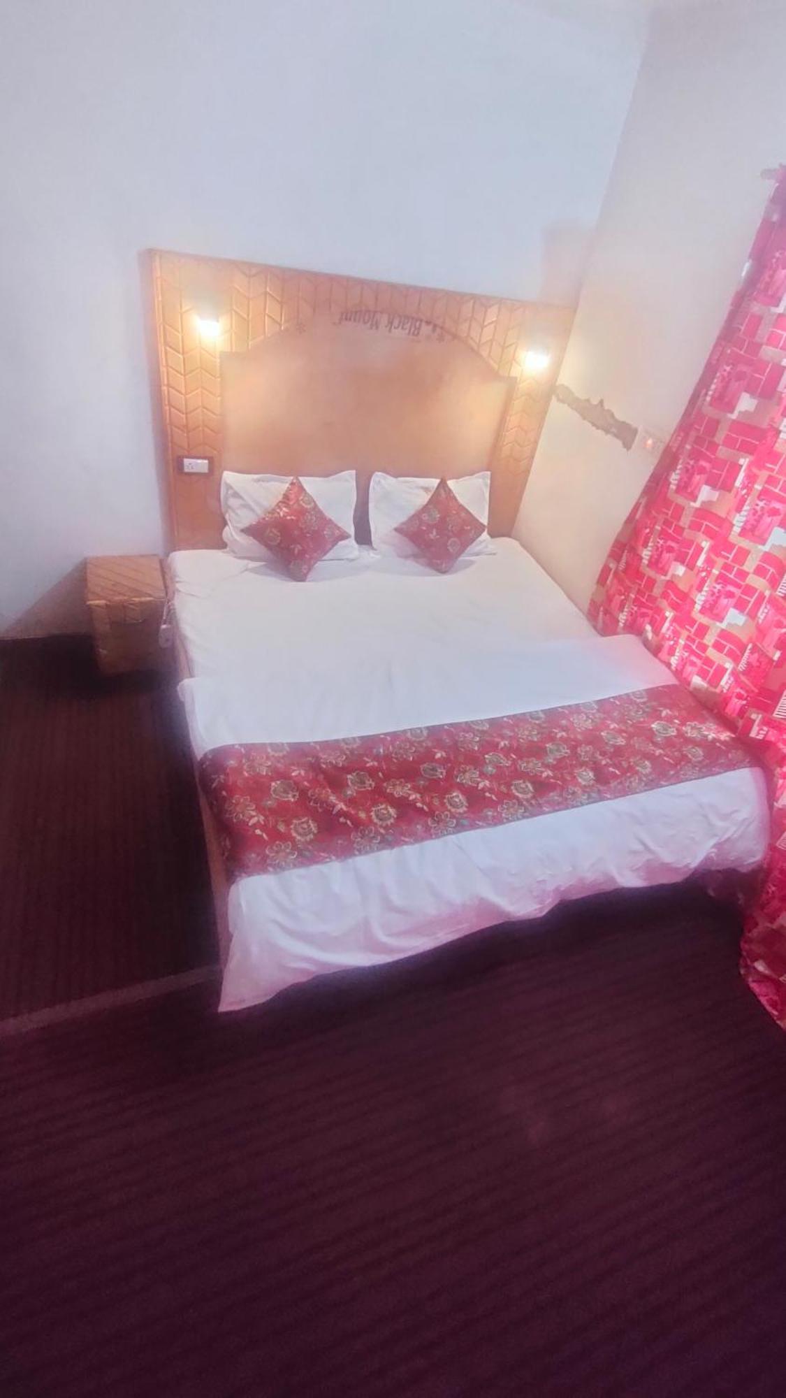 Homestay The Q2 Residency Srinagar (Jammu and Kashmir)